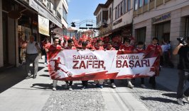 Konya’da öğrencilerden A Milli Futbol Takımı’na destek yürüyüşü