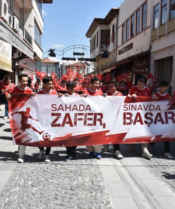 Konya’da öğrencilerden A Milli Futbol Takımı’na destek yürüyüşü