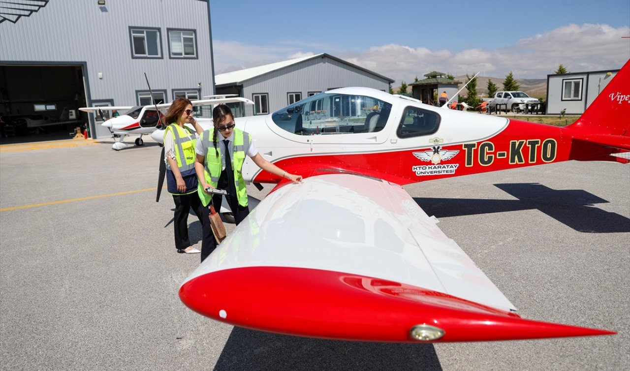 Konya’da Duygulandıran Mezuniyet: Pilot Oldu, İlk Uçuşunu Annesiyle Yaptı