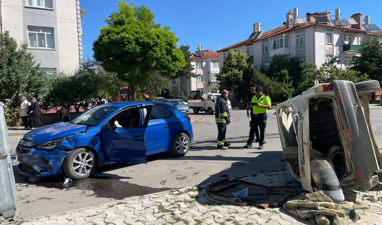 Konya’da iki otomobilin çarpıştığı kazada 3 kişi yaralandı
