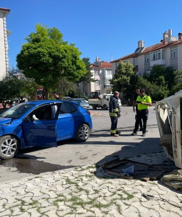 Konya’da iki otomobilin çarpıştığı kazada 3 kişi yaralandı