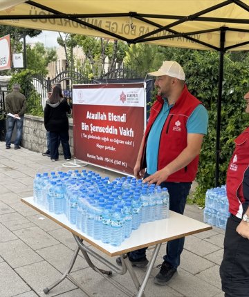Konya’da 2 vakfın “hayır şartı“ kapsamında YKS adaylarına su dağıtıldı
