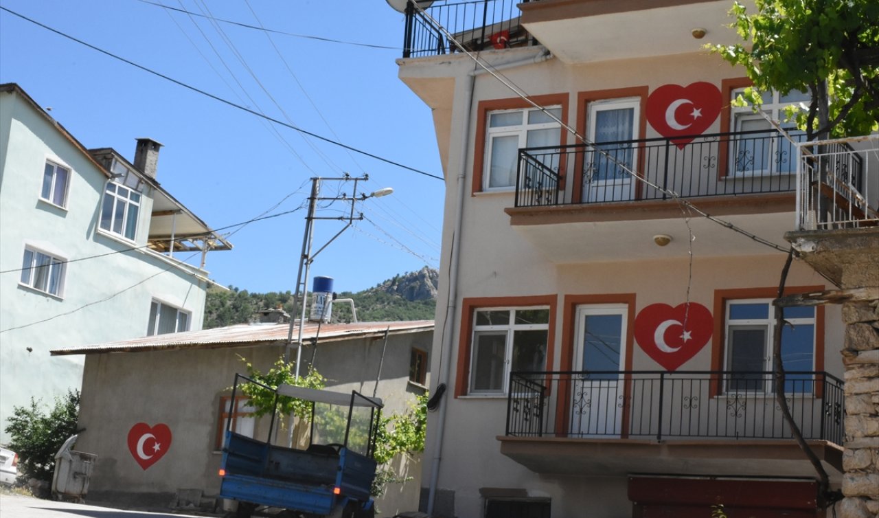 Konya’da gönülleri ısıtan proje: Her eve Türk Bayrağı çiziliyor