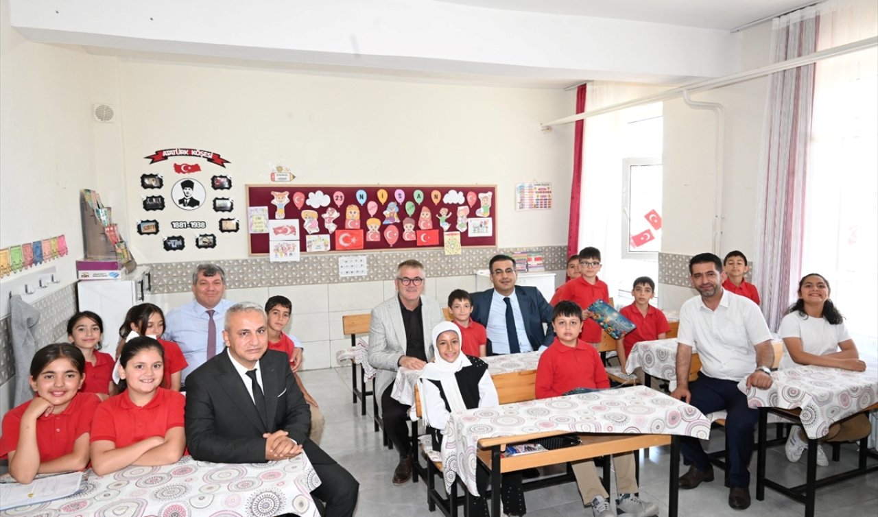 Konya’da öğrenciler karne sevinci yaşadı