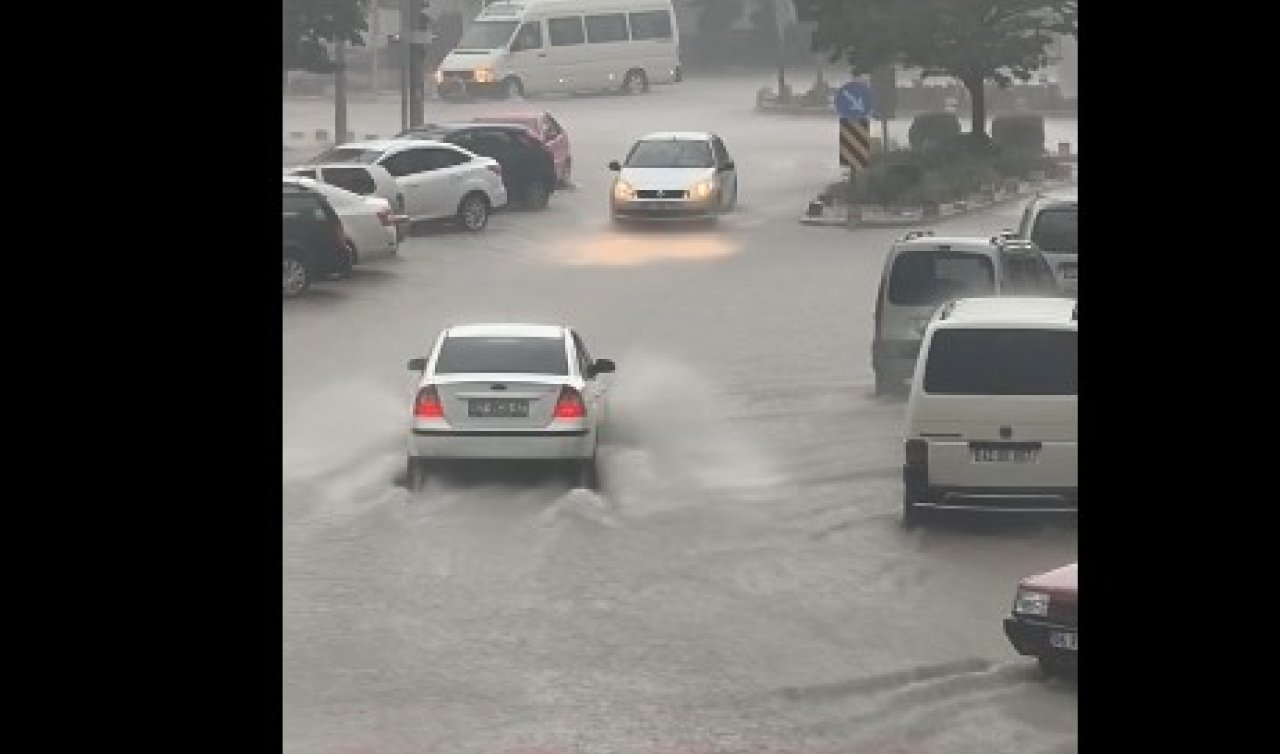 Konya’nın bu ilçesinde yollar adeta göle döndü