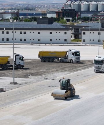 Konya Büyükşehir’den ağır tonajlı araçlara modern kamyon garajı