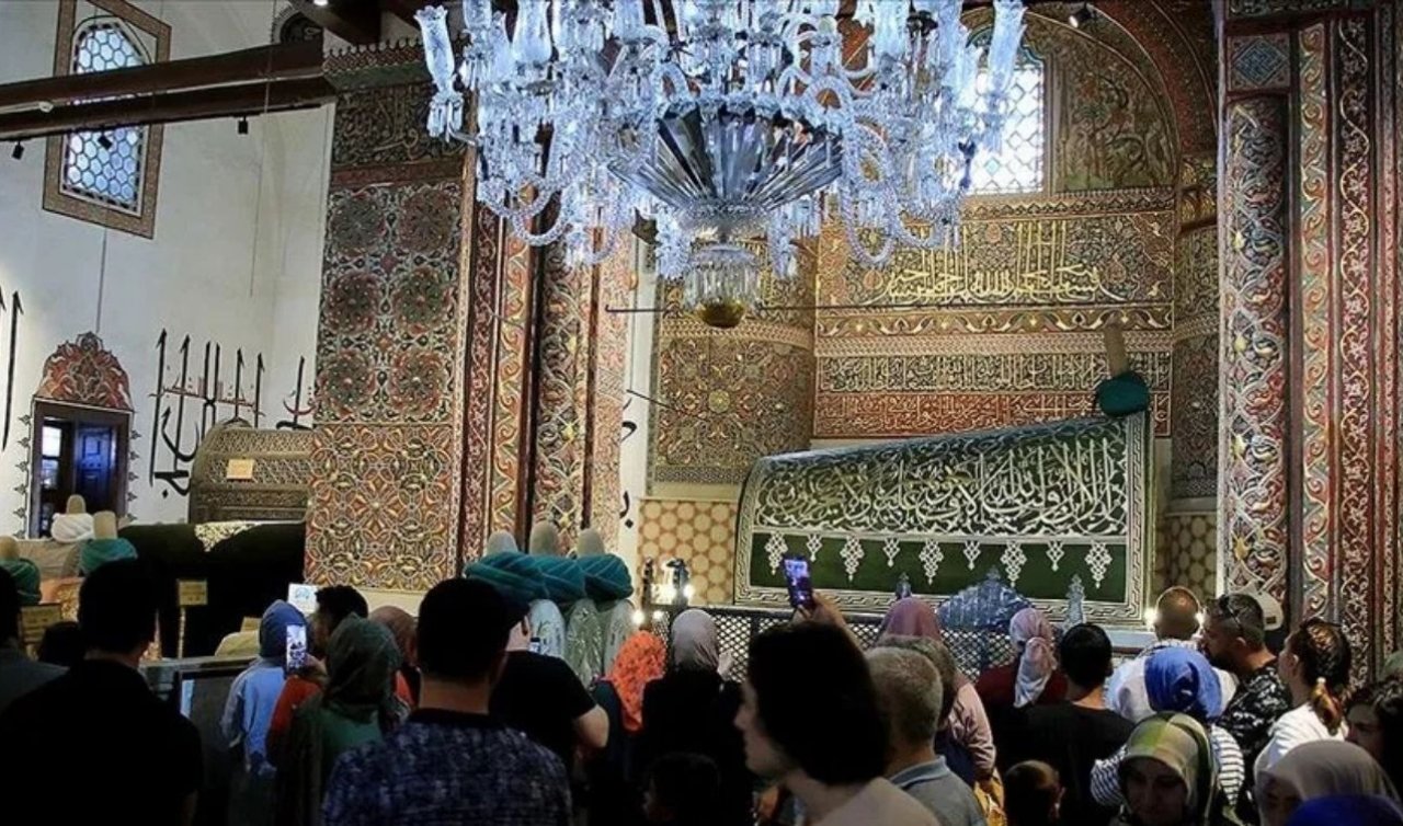 Dünyanın dört bir yanından Konya’ya geldiler! Mevlana Müzesi doldu taştı