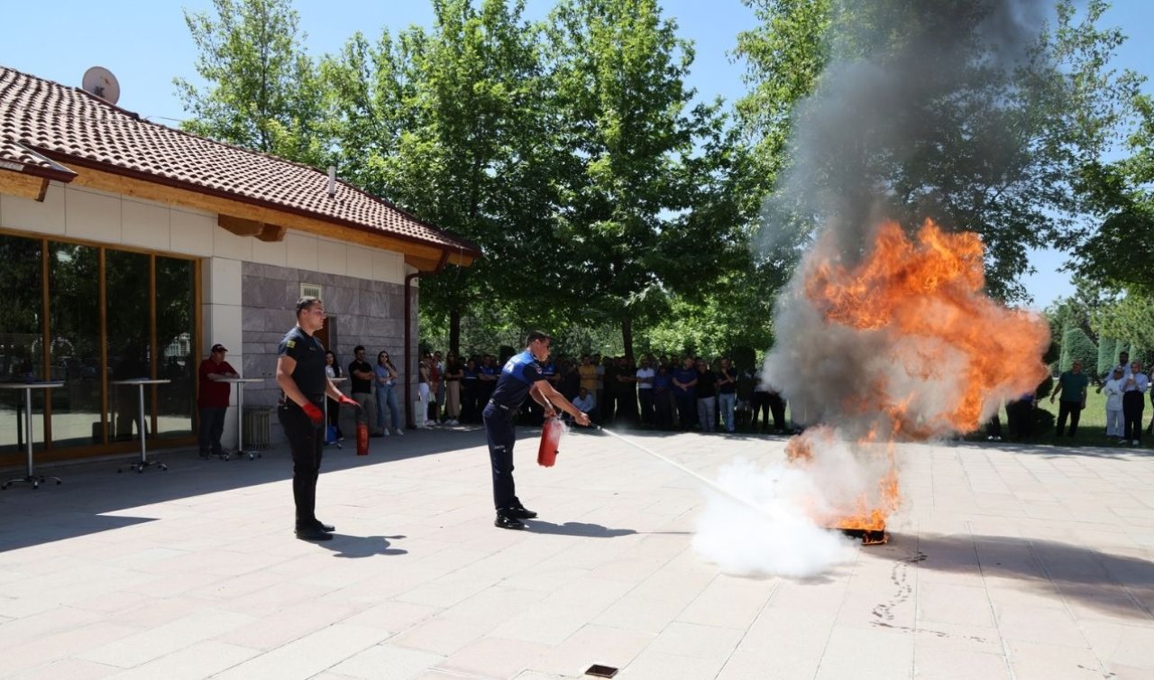 Selçuklu Belediyesi personeline uygulamalı yangın eğitimi verildi