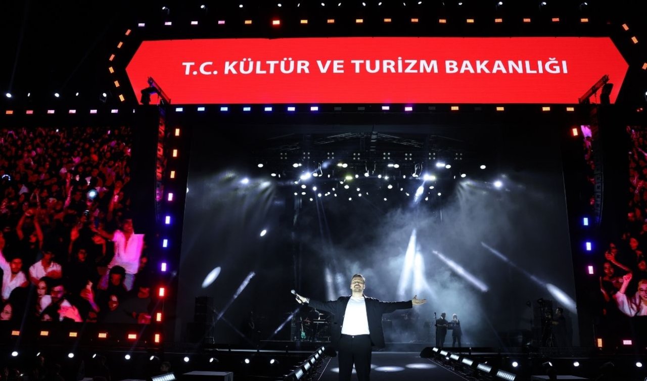 Sinan Akçıl Konya’yı salladı! Meydan tıklım tıklım doldu 