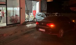 Konya’da otomobil park halindeki araçlara çarptı