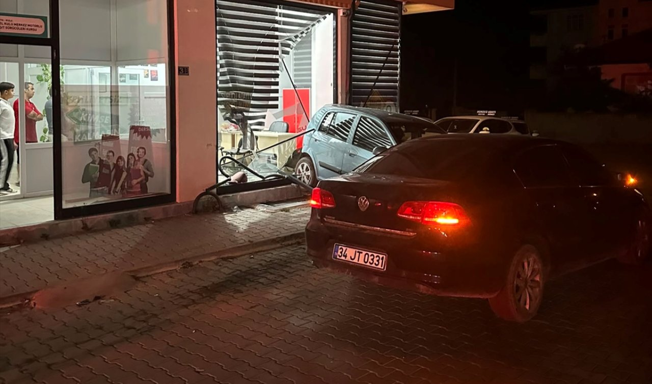 Konya’da otomobil park halindeki araçlara çarptı