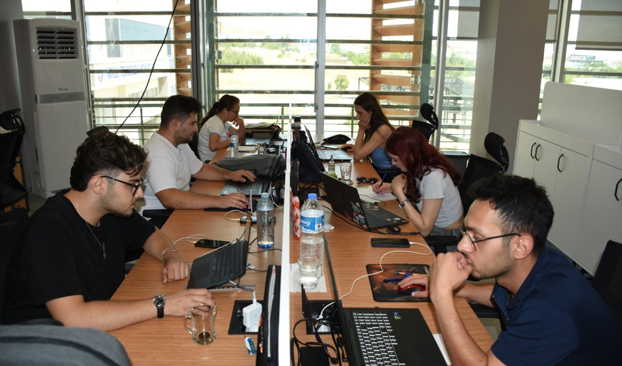 Geleceğin yazılımcıları mesleğe teknoparkta hazırlanıyor