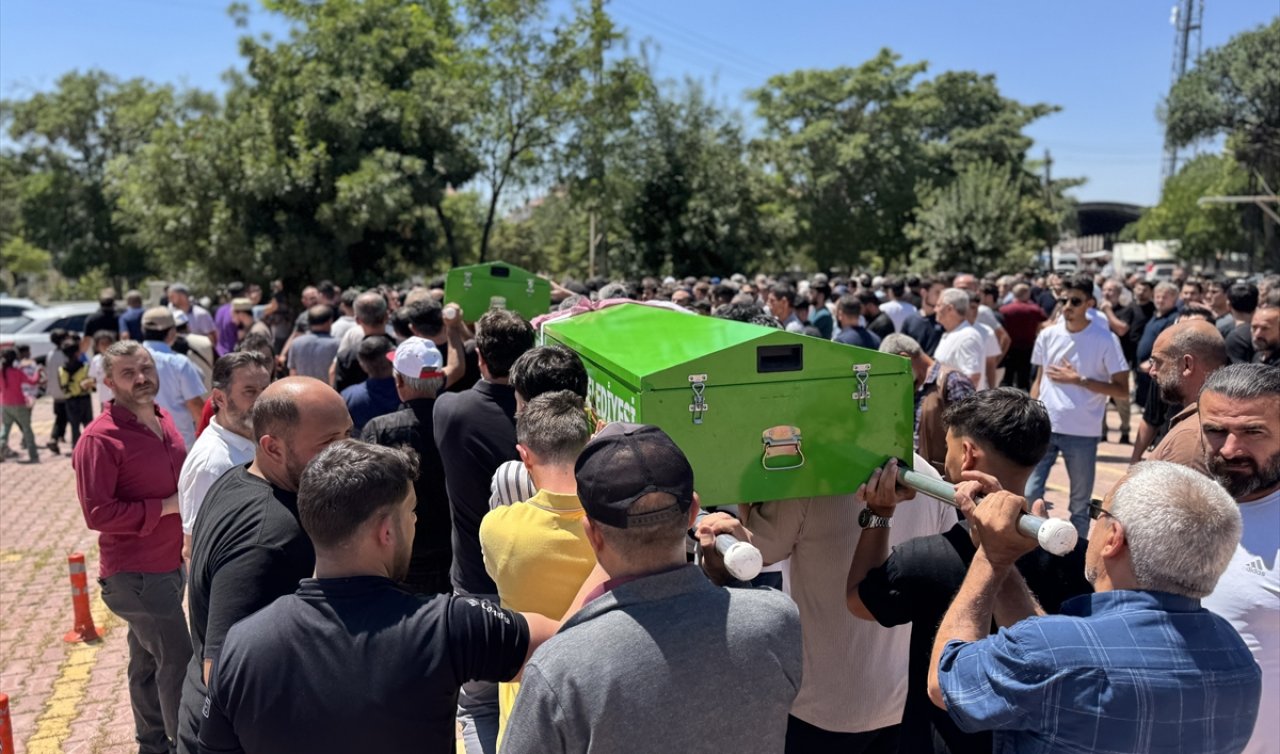 Manavgat’taki feci kazada hayatını kaybeden 5 kişi Konya’da toprağa verildi