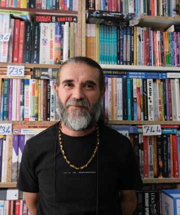 Konya’da kitap sevgisini 53 bin eserlik sahaf dükkanına taşıdı