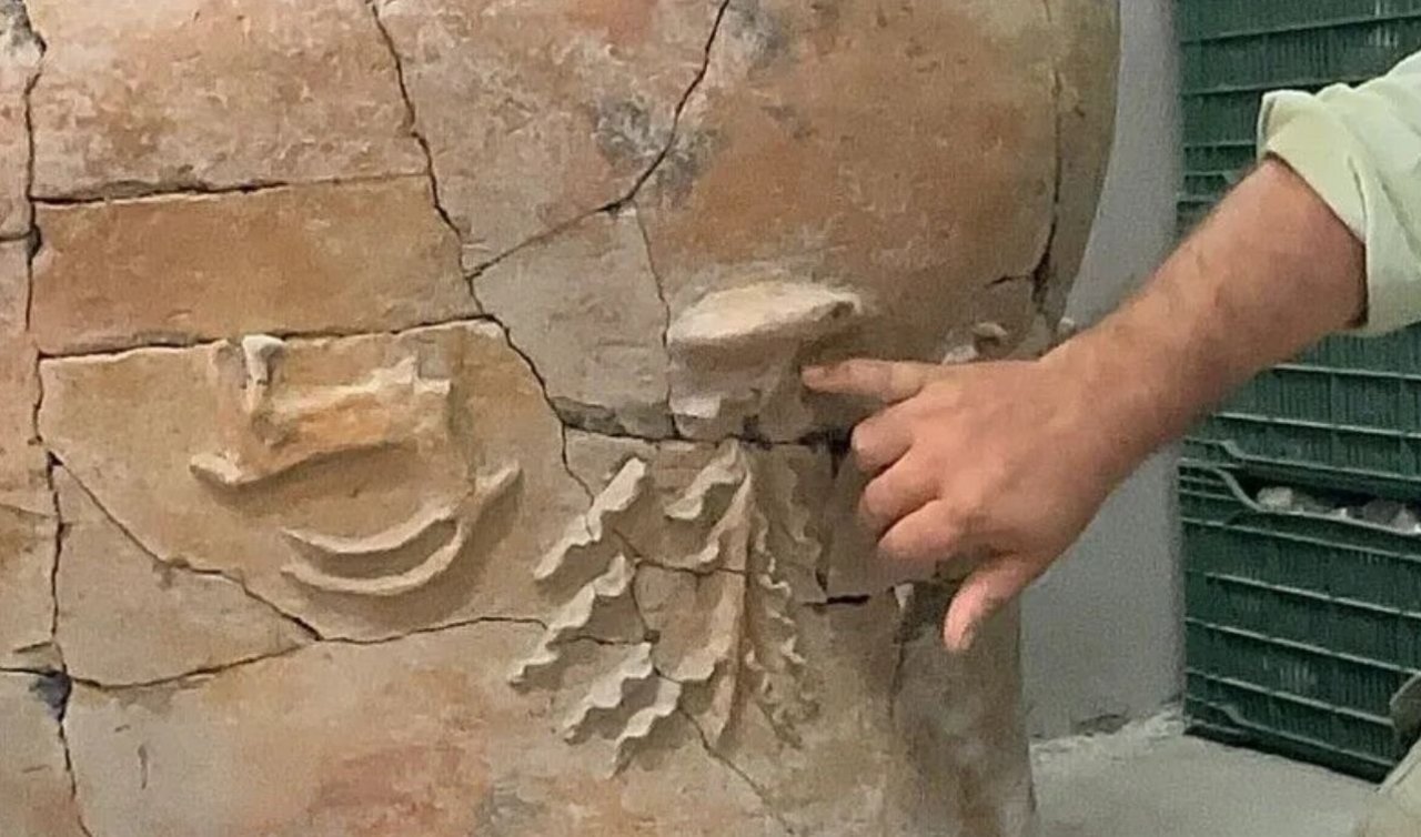 Konya’da sırlarla dolu küp bulundu! Üzerindeki figürler dikkat çekti
