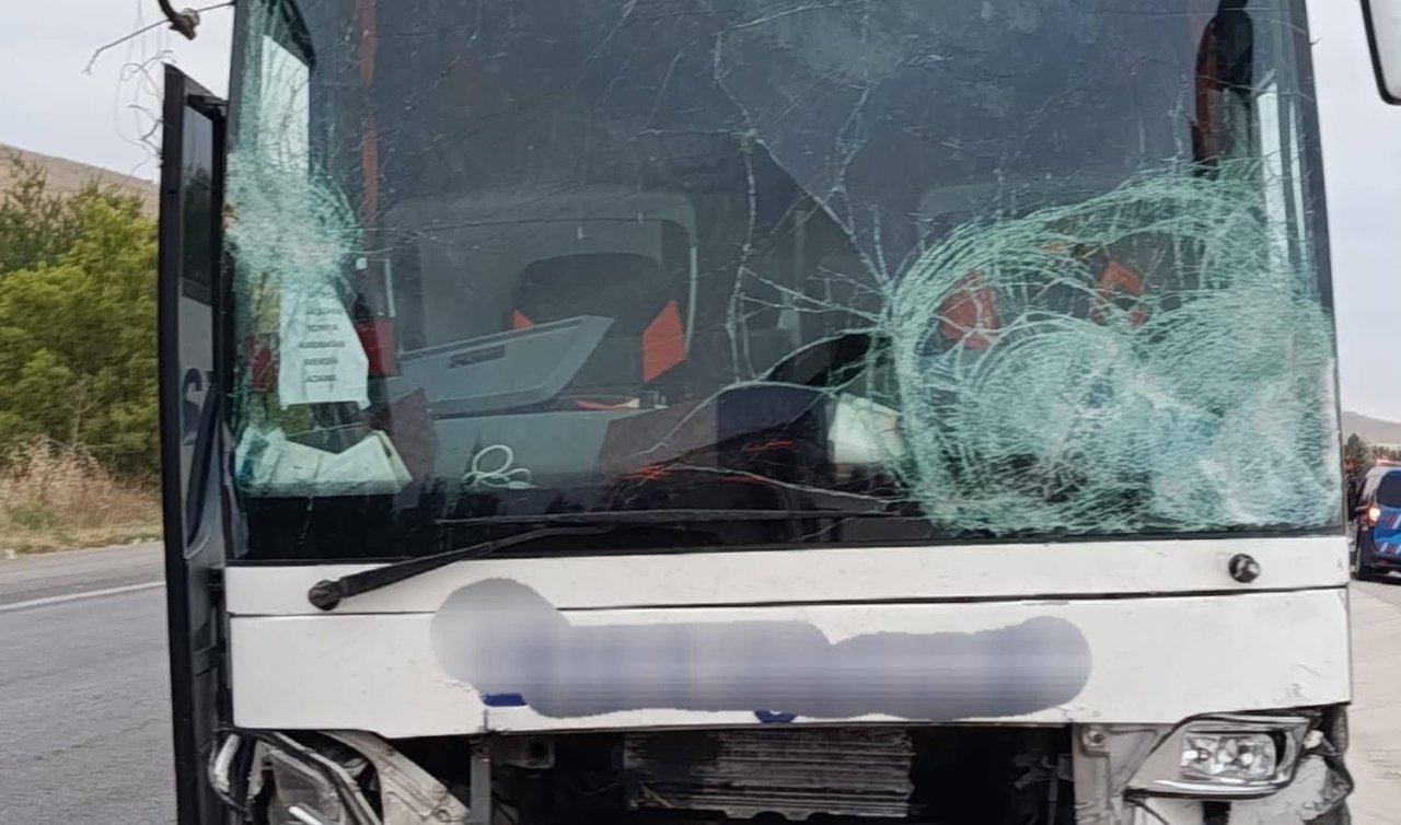 Konya’da otobüs ve kamyonet çarpıştı: 15 yaralı var