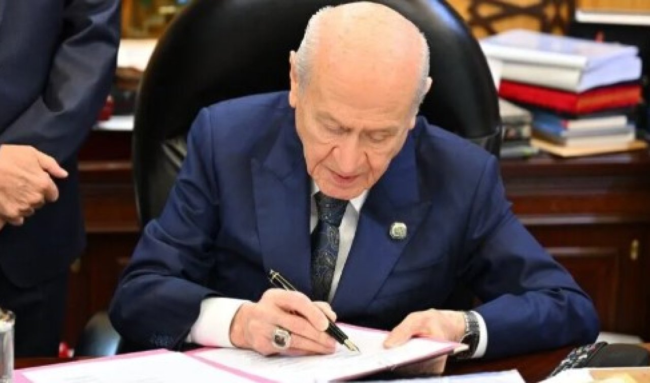 Devlet Bahçeli, çerçeve yasa teklifine imza attı