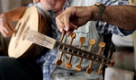 Atölyesi evinin bahçesinde! Konya’nın 75 yaşındaki ustası 25 yıldır üretiyor