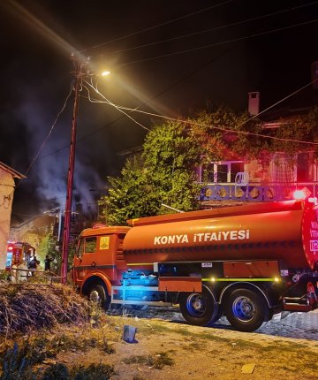 Konya’da 2 katlı bir evde yangın çıktı! 