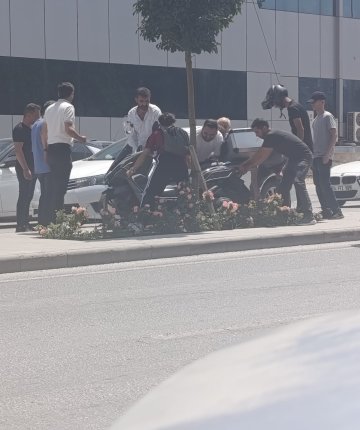 Konya’da motosiklet otomobile çarptı!