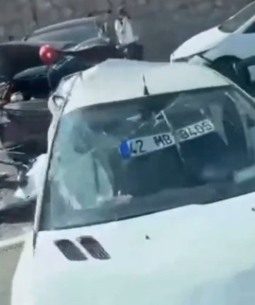 Konya-Antalya yolunda 3 otomobil çarpıştı! Çok sayıda yaralı var