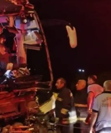 Konya’dan Kahta’ya giden yolcu otobüsü feci kaza yaptı: 2 ölü, 17 yaralı!