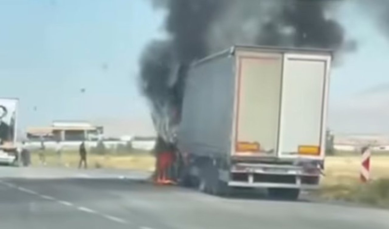 Ereğli-Konya kara yolunda seyir halindeki TIR alevlere teslim oldu