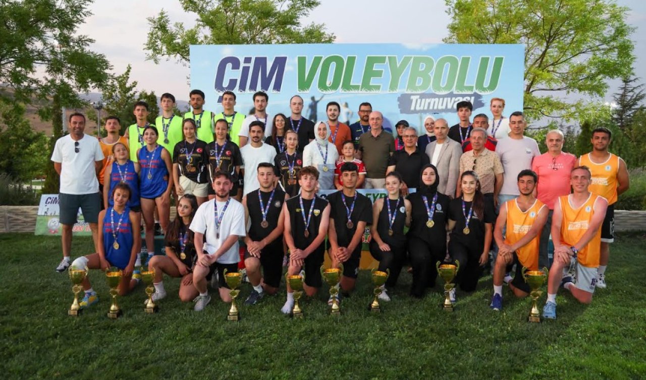 Selçuklu Çim Voleybol Turnuvası sona erdi: Şampiyonlar belli oldu