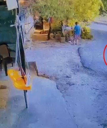 Bu acıya yürek dayanmaz! Babasının kullandığı minibüsün altında kaldı 