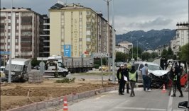 Konya’da kavşakta iki araç çarpıştı: 2 kişi yaralandı 