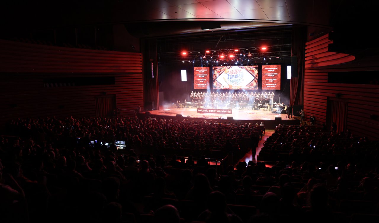  Selçuklu’da müzik ve eğlence dolu gece! Oyun havalarıyla coştular