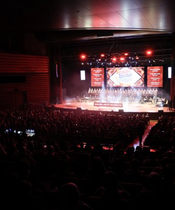  Selçuklu’da müzik ve eğlence dolu gece! Oyun havalarıyla coştular