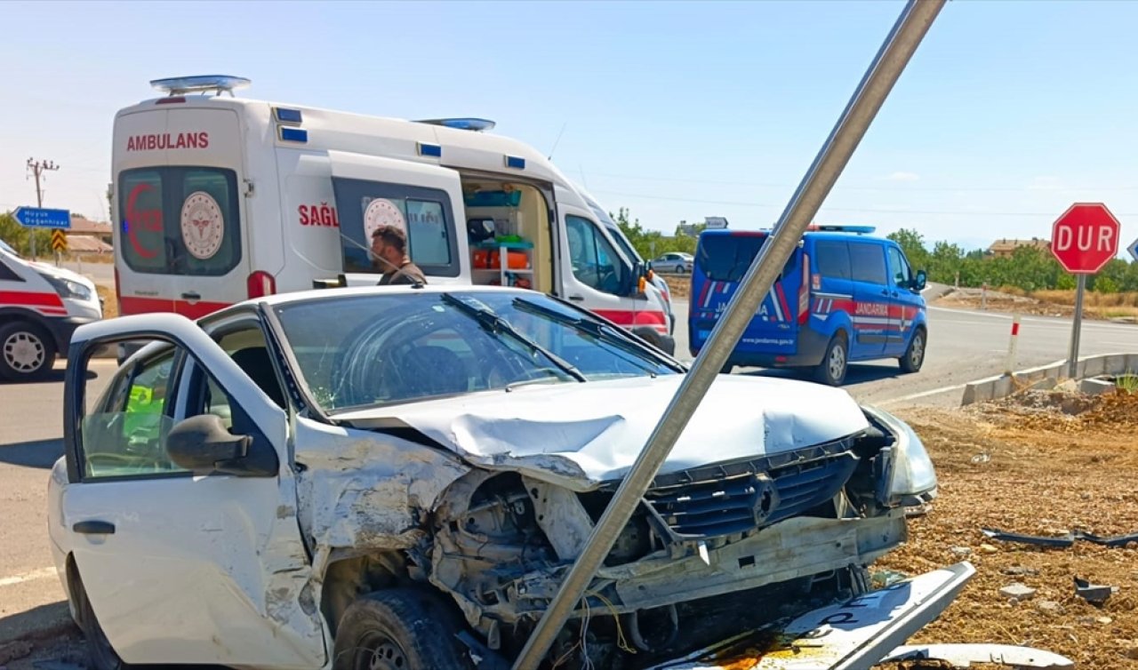 Konya’da iki otomobil çarpıştı, 7 kişi yaralandı