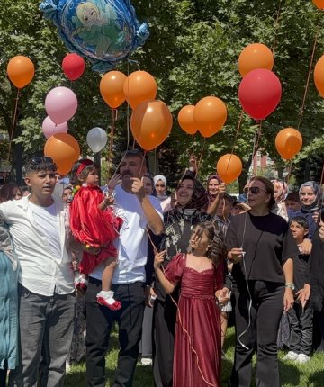 Konya’da kanseri yenen 3 yaşındaki Meryem Sena için balonlar uçuruldu