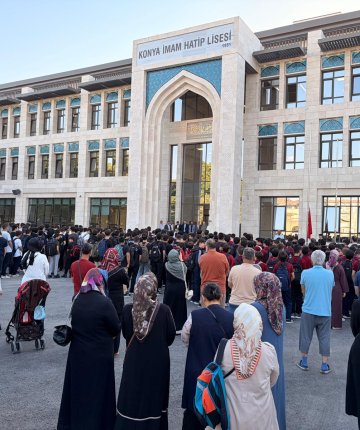 Konya’nın 75 yıllık eğitim yuvasında ilk ders dualarla başladı