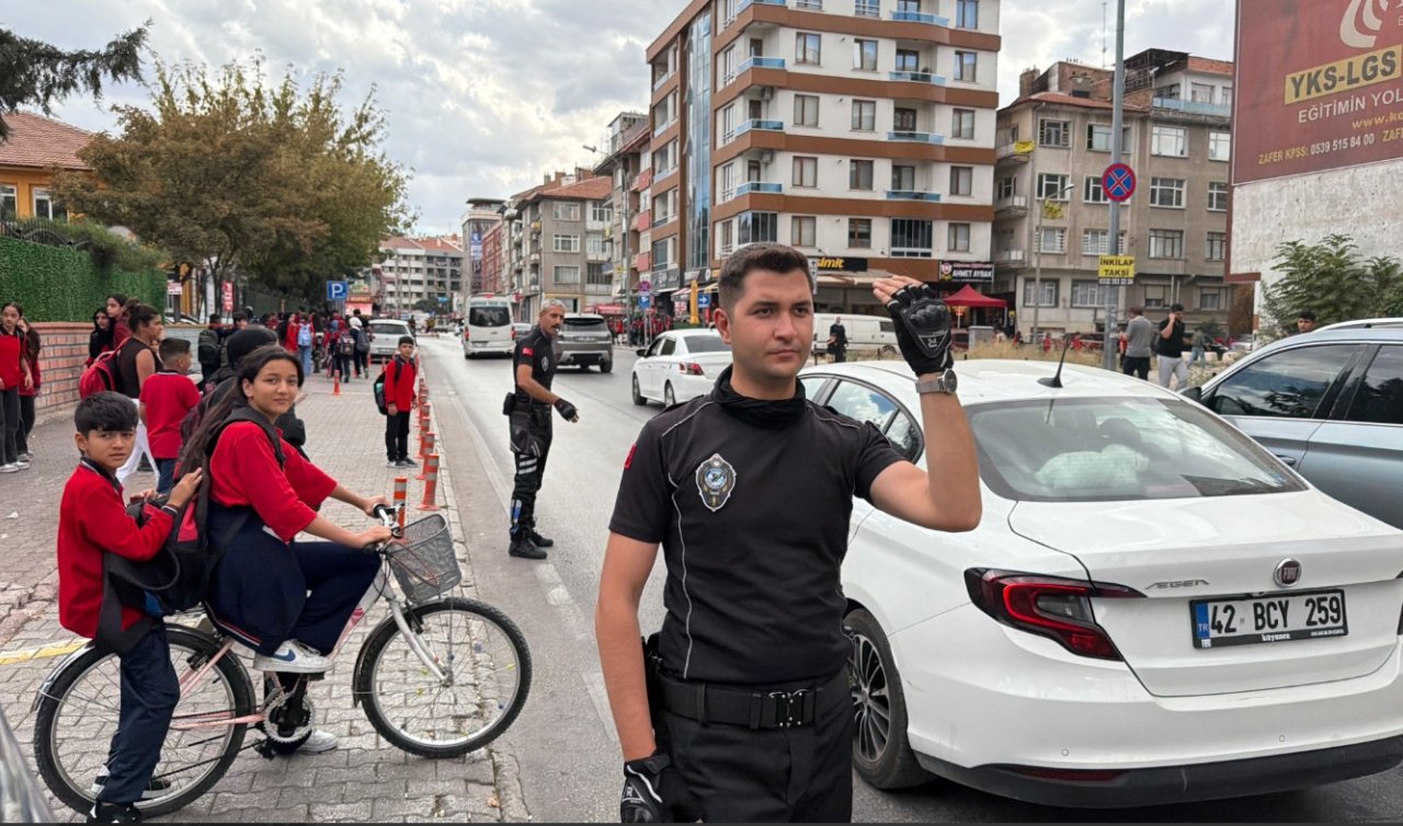 Konya’da okul önlerinde dikkat çeken uygulama! Zabıta trafiği durduruyor