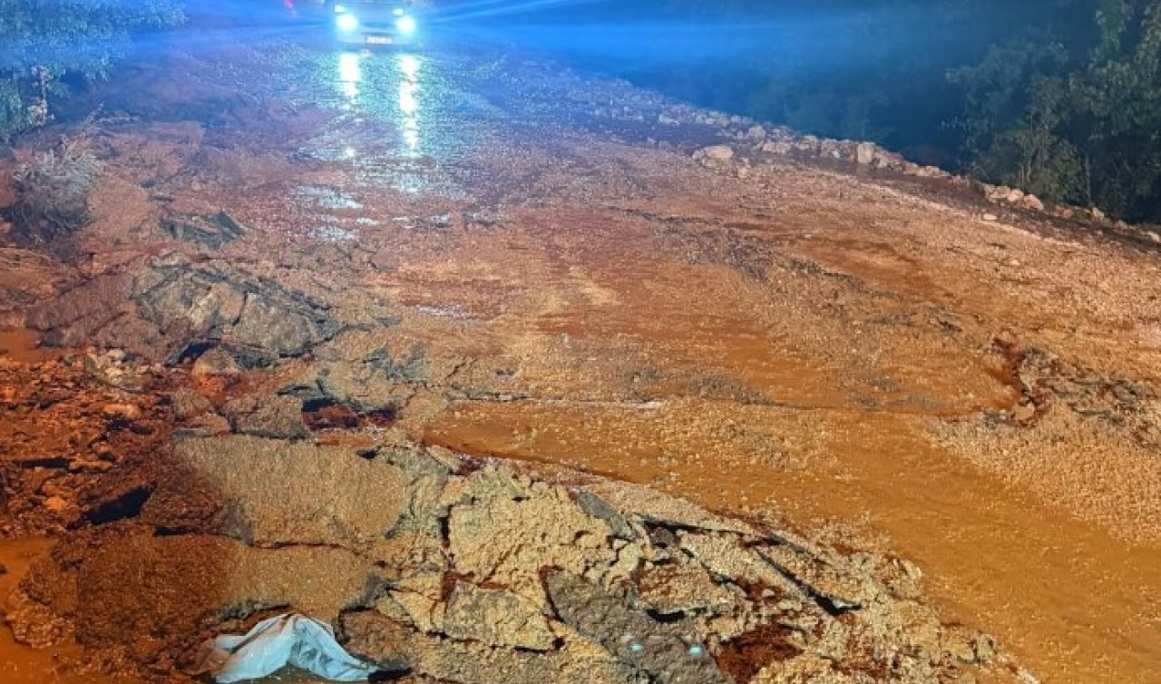 Konya’da yağış sonrası heyelan! Kapanan yol yeniden ulaşıma açıldı