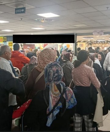 Konya’da indirim izdihamı! Görüntüler pes dedirtti