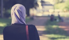 Azerbaycan’da Başörtüsü Tepkisi! Öğrenciler Arkadaşları İçin Ayağa Kalktı