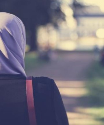 Azerbaycan’da Başörtüsü Tepkisi! Öğrenciler Arkadaşları İçin Ayağa Kalktı