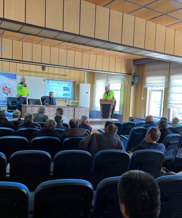 Seydişehir’de servis sürücüleri ve okul müdürlerine taşımacılık eğitimi verildi