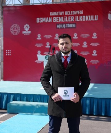Konya’da kekemeliği yendi, şimdi sahnelerin aranan sunucusu oldu