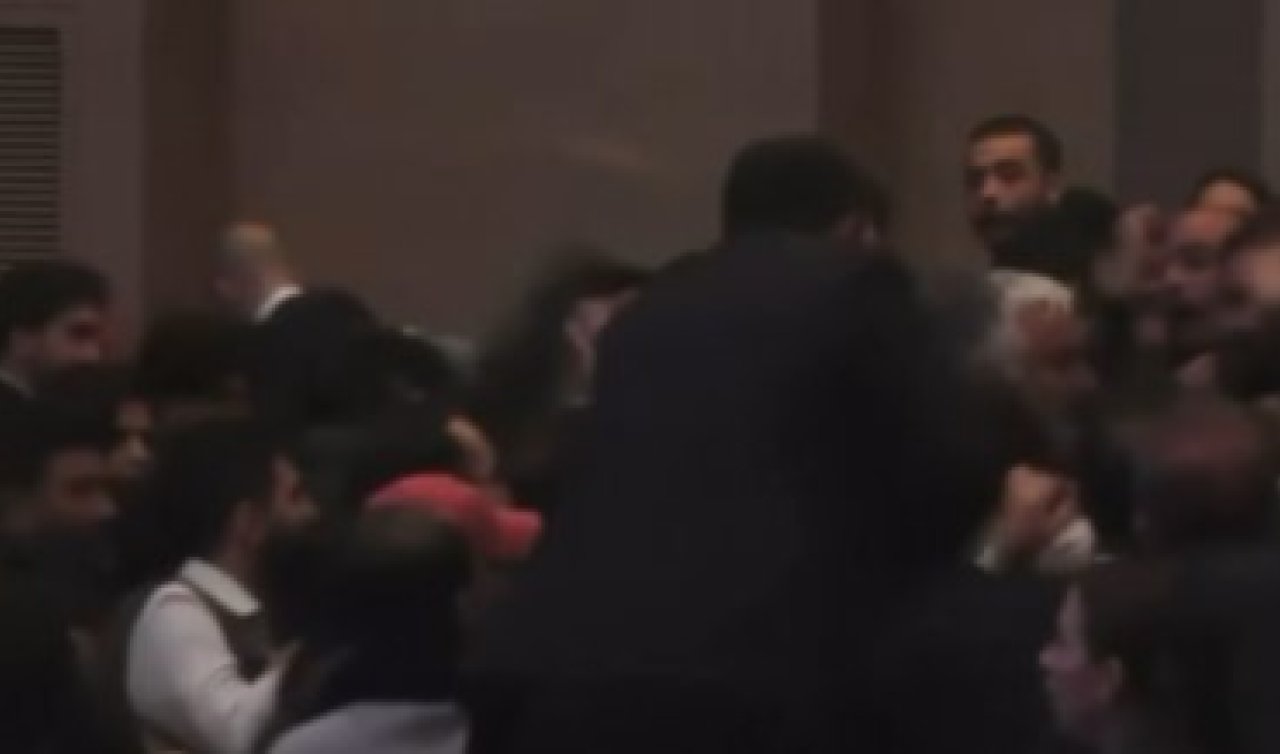İstanbul Barosu Genel Kurulu’nda avukatlar arasında yumruklu kavga