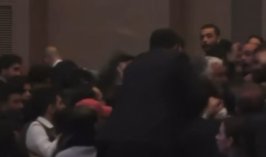 İstanbul Barosu Genel Kurulu’nda avukatlar arasında yumruklu kavga