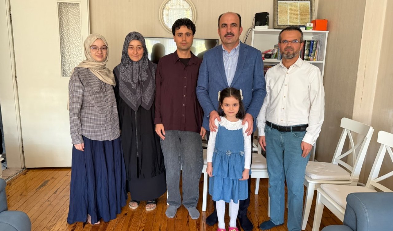 Başkan Altay, Umre Ödüllü Siyer Yarışması’nı kazanan öğrenciyi ziyaret etti