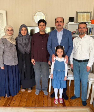 Başkan Altay, Umre Ödüllü Siyer Yarışması’nı kazanan öğrenciyi ziyaret etti