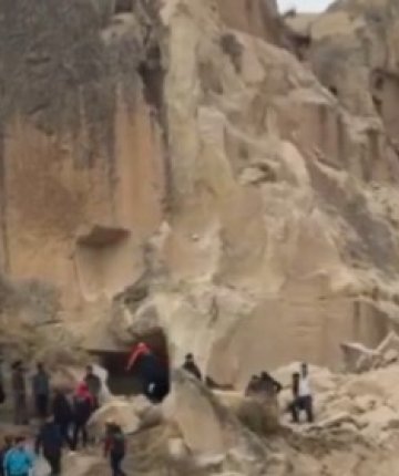 Kapadokya’da peribacası çöktü! Ölü ve yaralılar var...