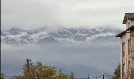 Konya’da merkez ıslanırken dağlara kar yağdı